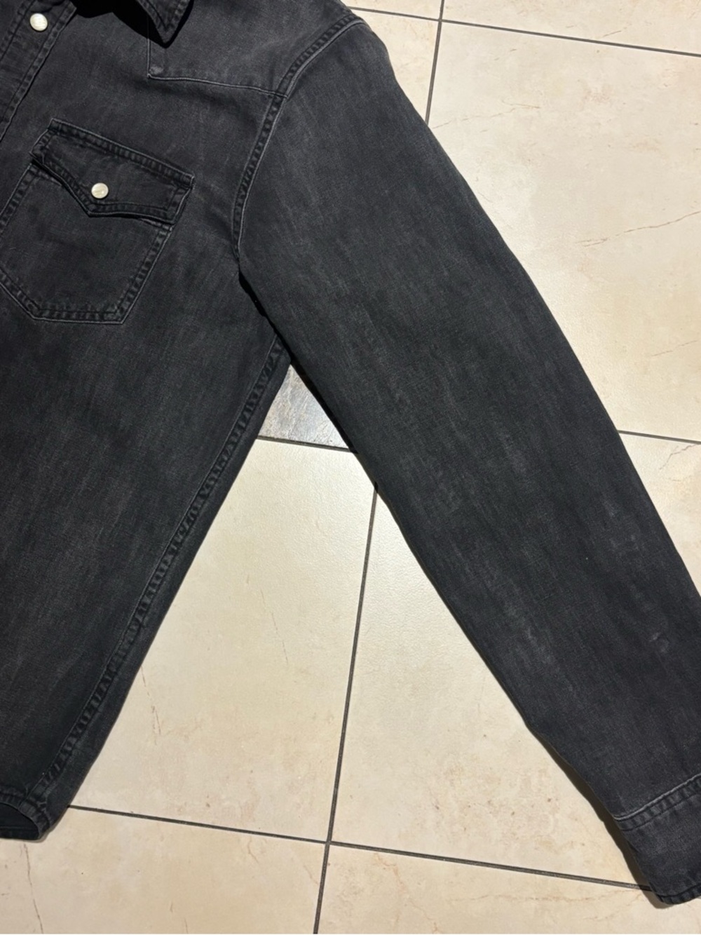 Abercrombie & Fitch Women’s Black Washed Denim Classic Button-Down - Picture 2 of 6